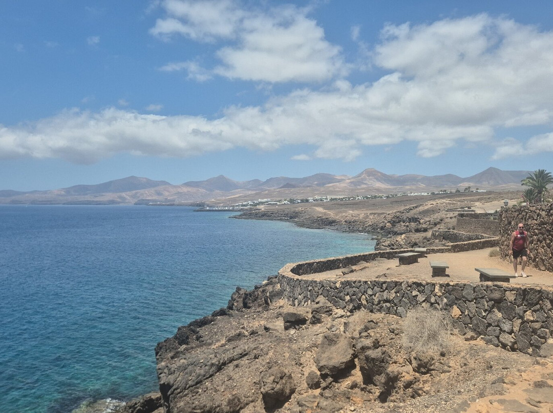 Walk from Puerto del Carmen to Puerto Calero-卡门港必去景点