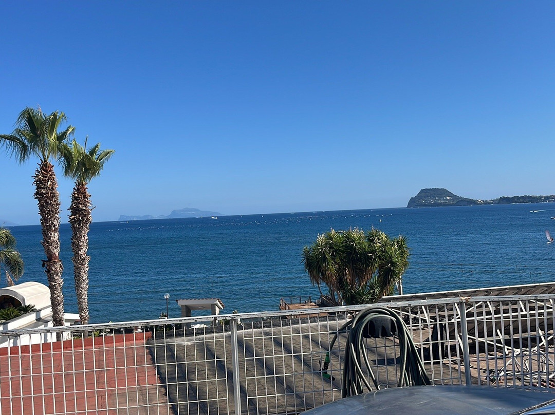 拉特里佩戈拉酒店主图