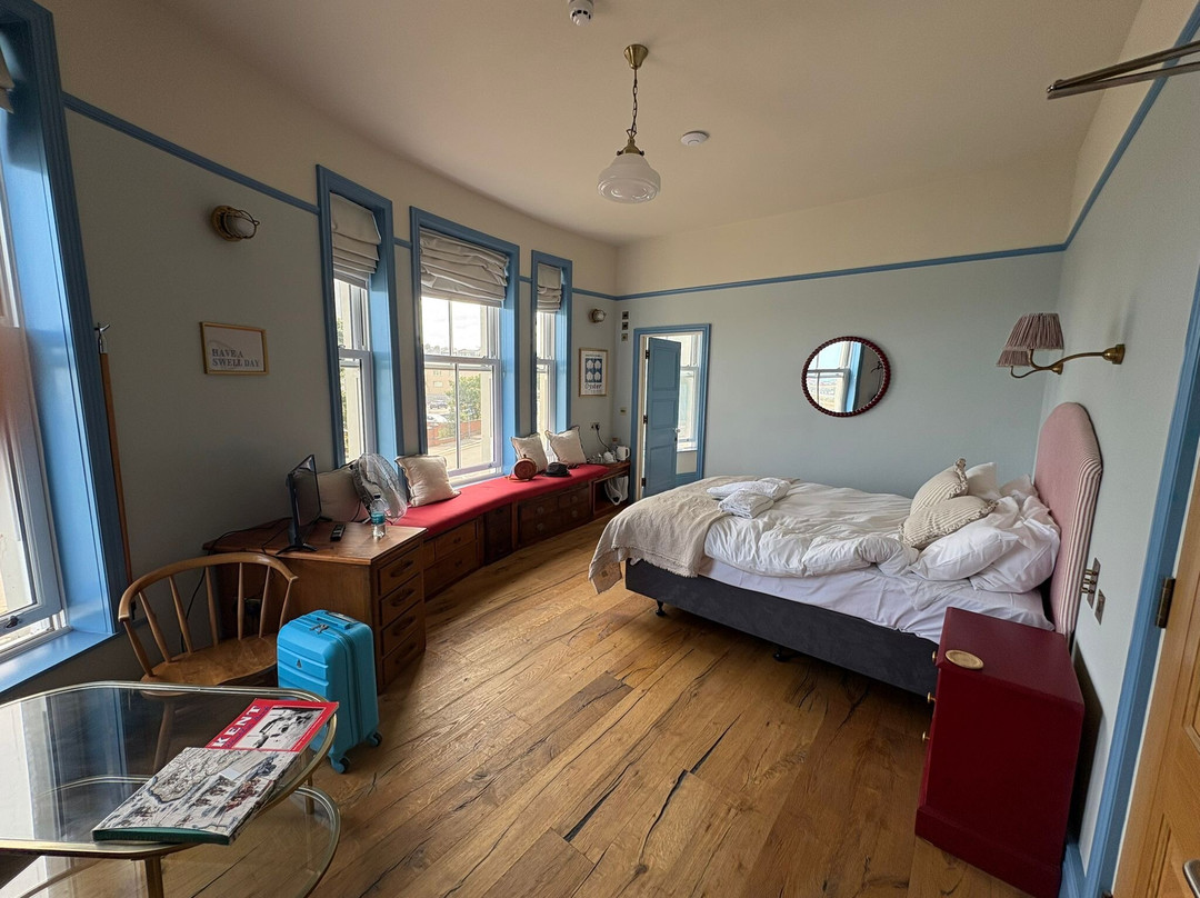 The London And Paris Hotel