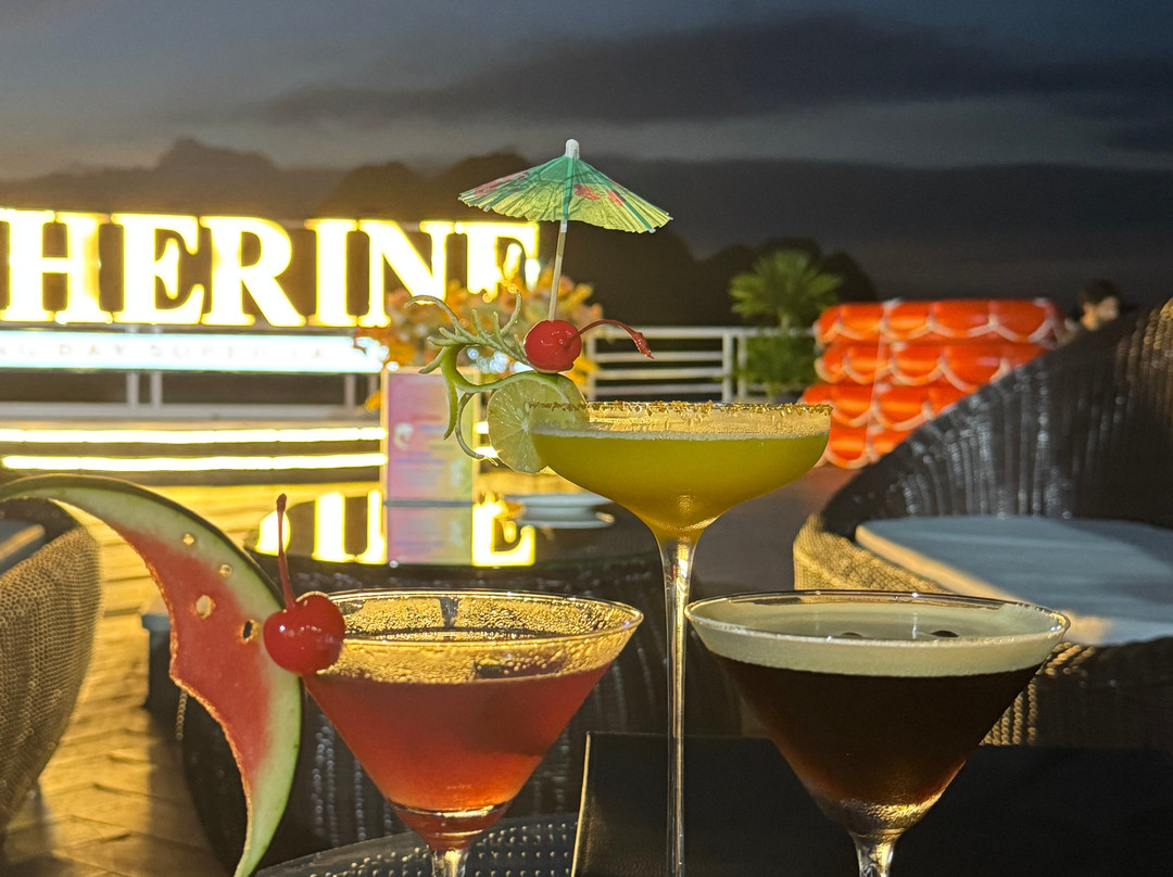 Catherine Cruises-下龙湾必去景点