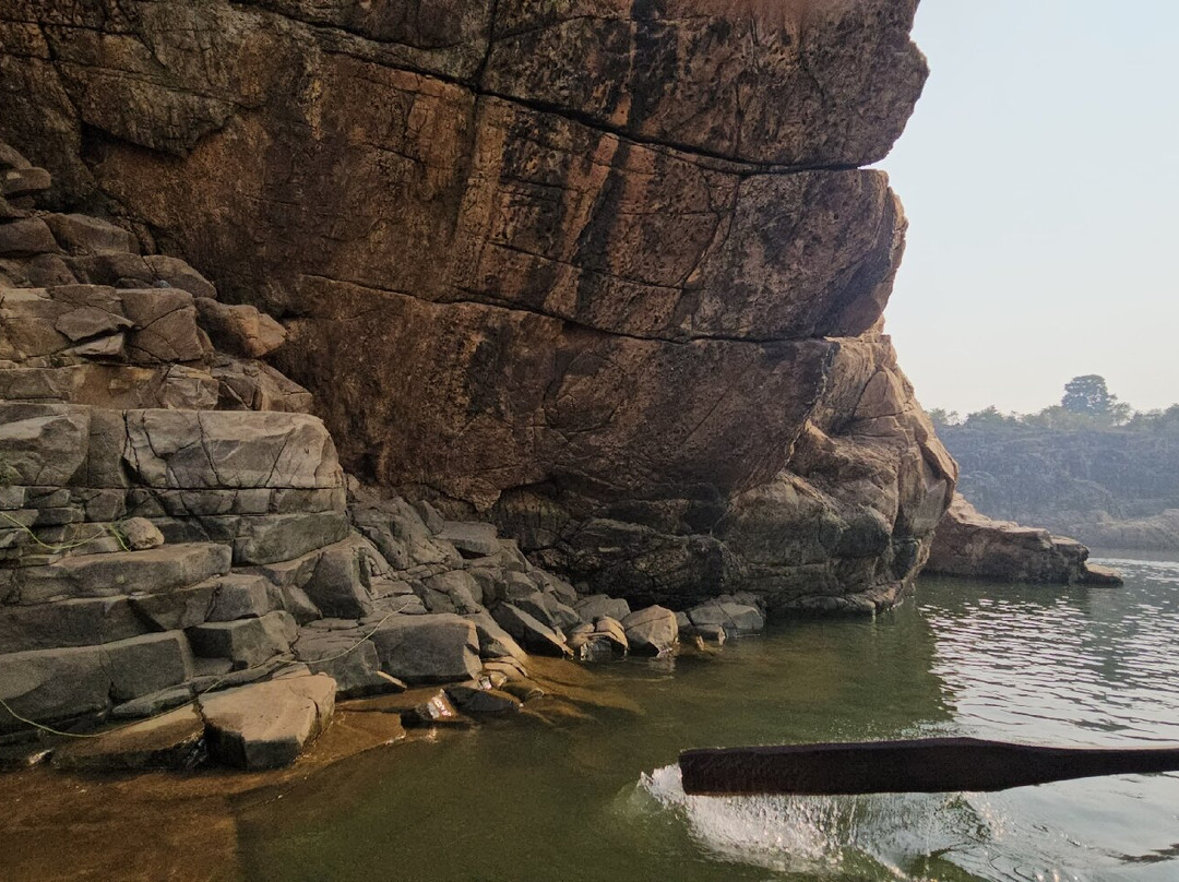 Marble Rocks at Bhedaghat-贾巴尔普尔必去景点