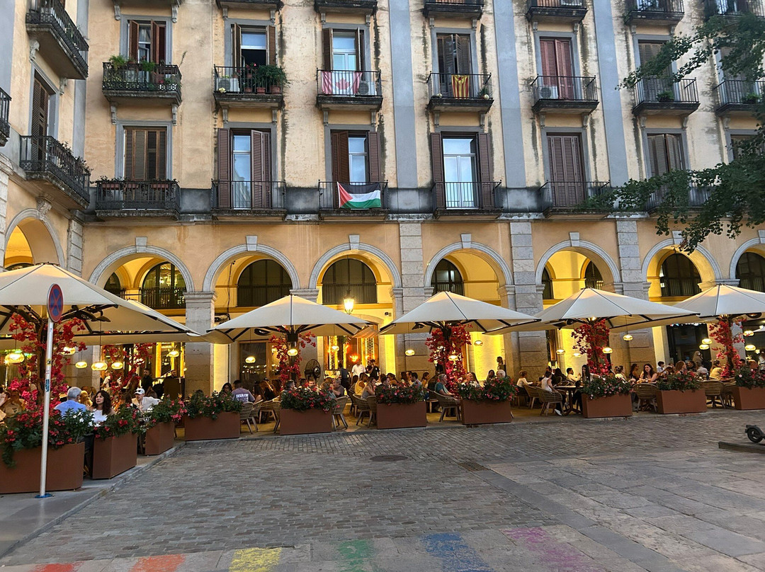 Placa de la Independencia-赫罗那必去景点