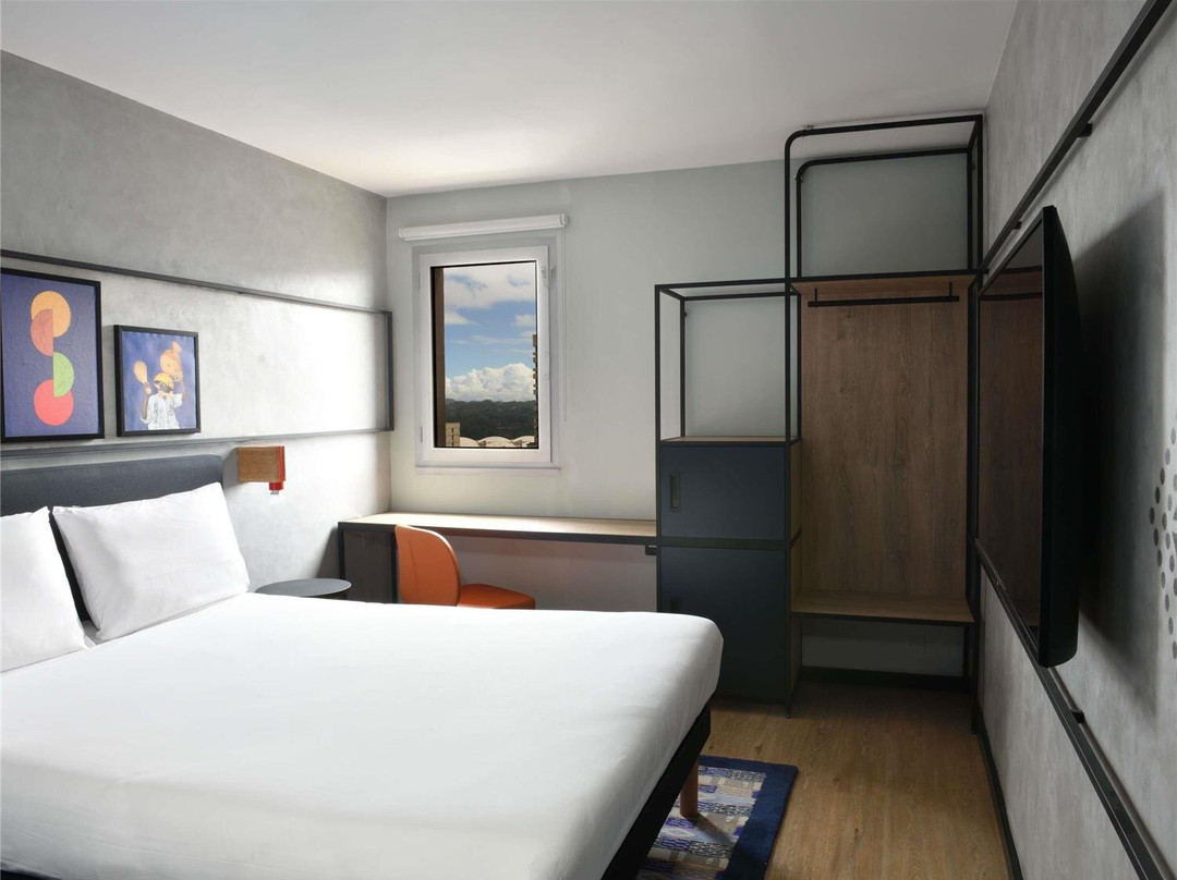 阿比让高原宜必思酒店主图