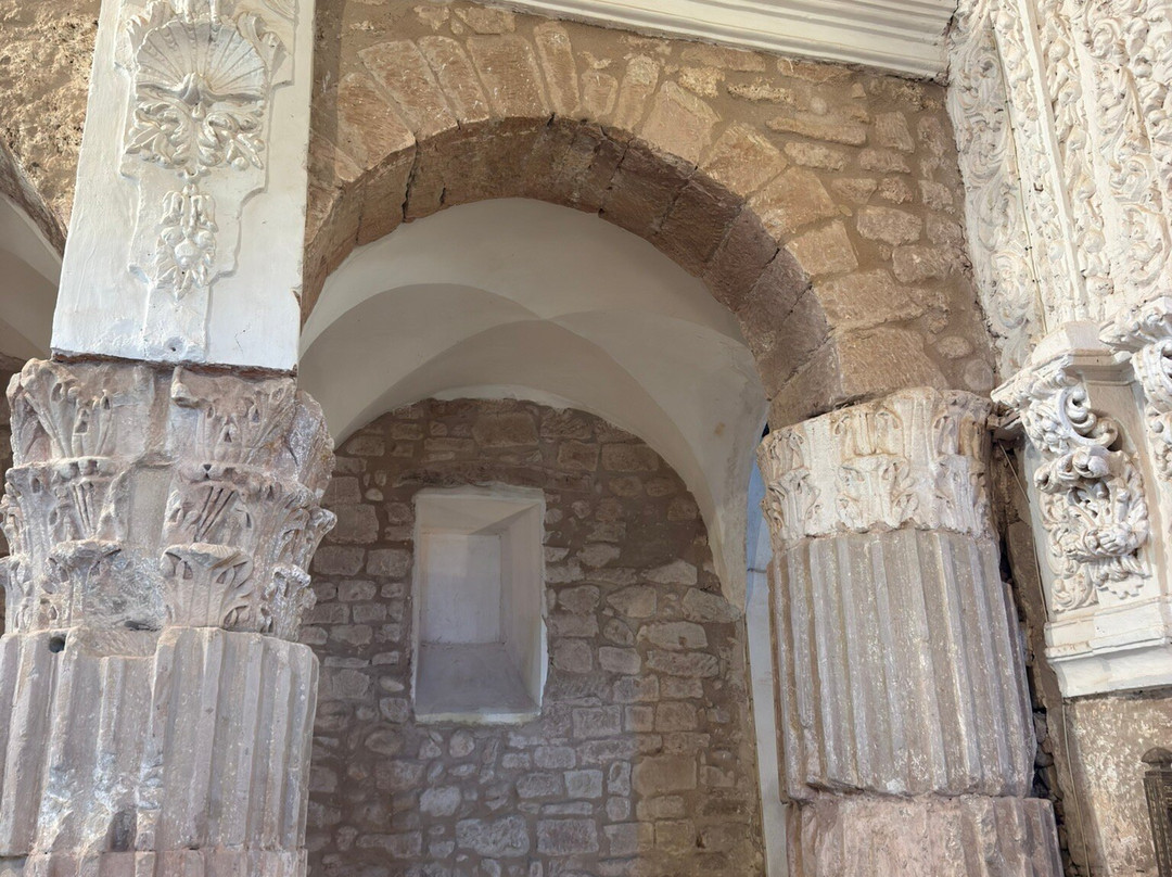 Basilica de Santa Maria de los Arcos-Tricio必去景点