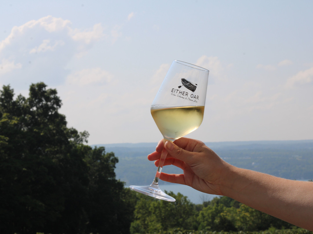 Either Oar Wine, Whiskey, & Cheese Bar-Hector必去景点