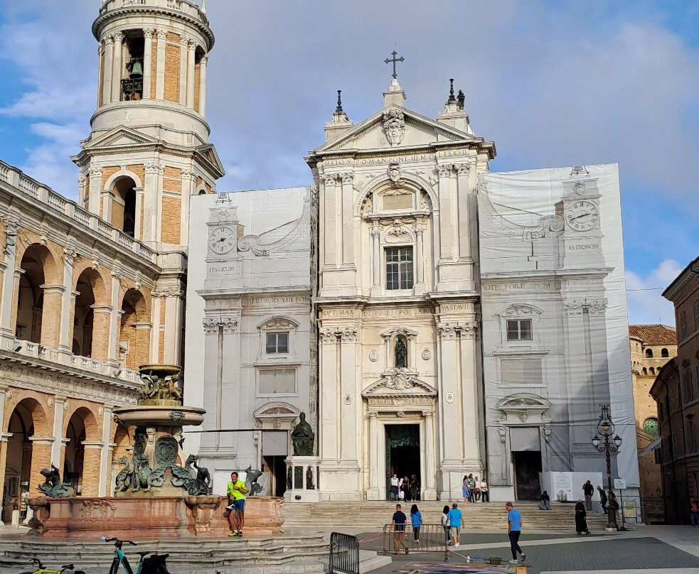 西罗洛酒店主图