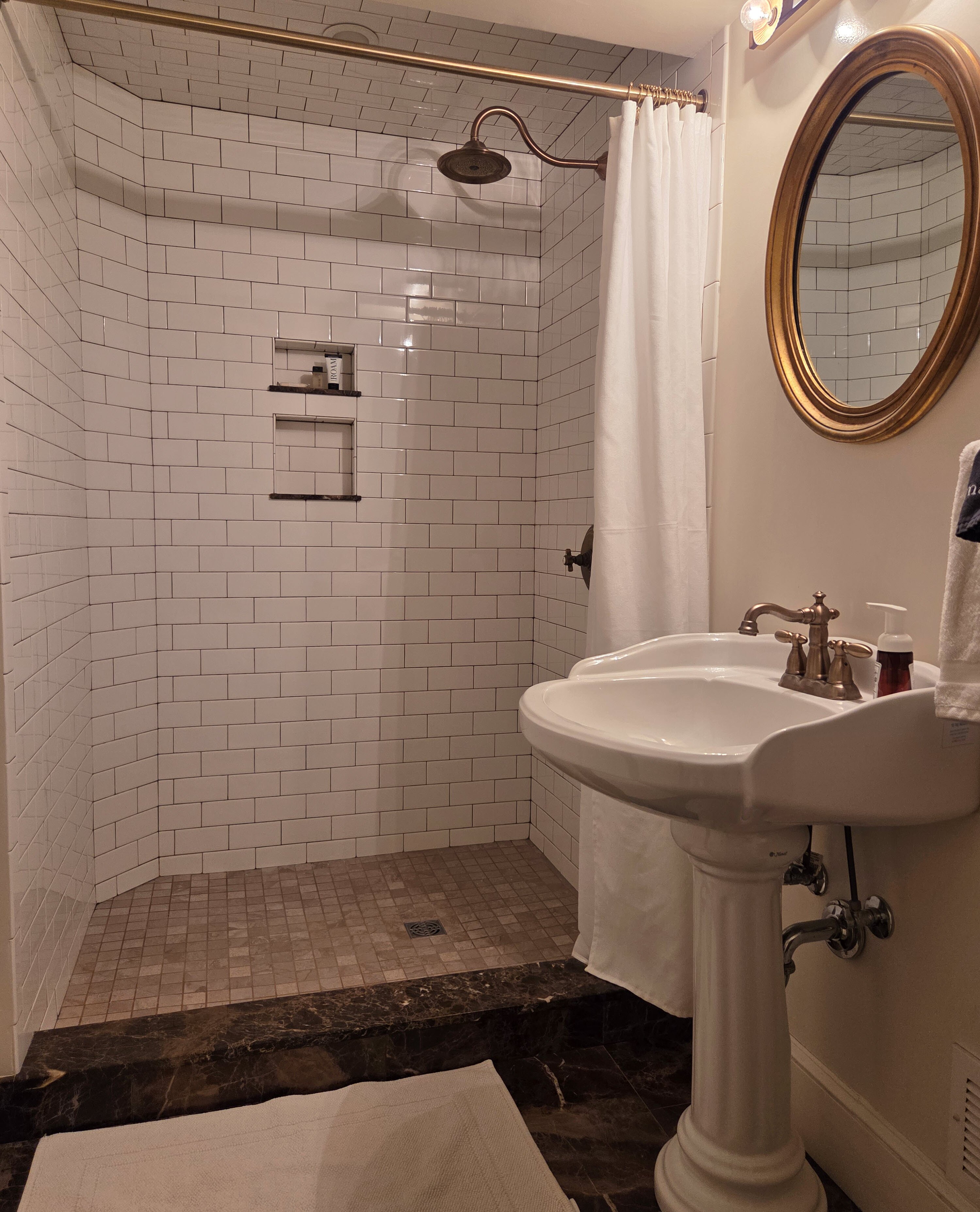 Burdett House Bed and Breakfast-浴室