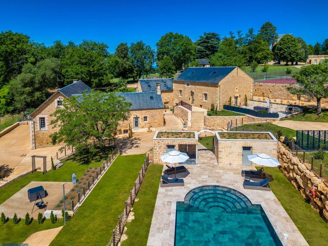 Hameau Du Chateau De Giverzac, Gites Luxueuses