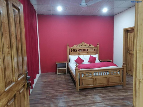 Neelum Lodges & Khan Shinwari Restaurant