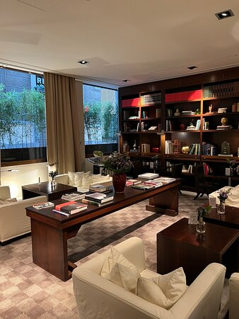 艺术画廊酒店主图