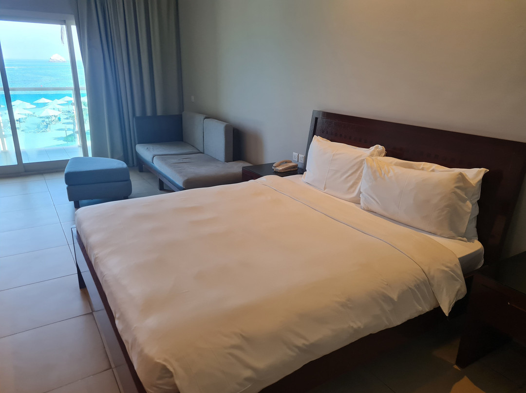 富查伊拉雷迪森布鲁酒店主图