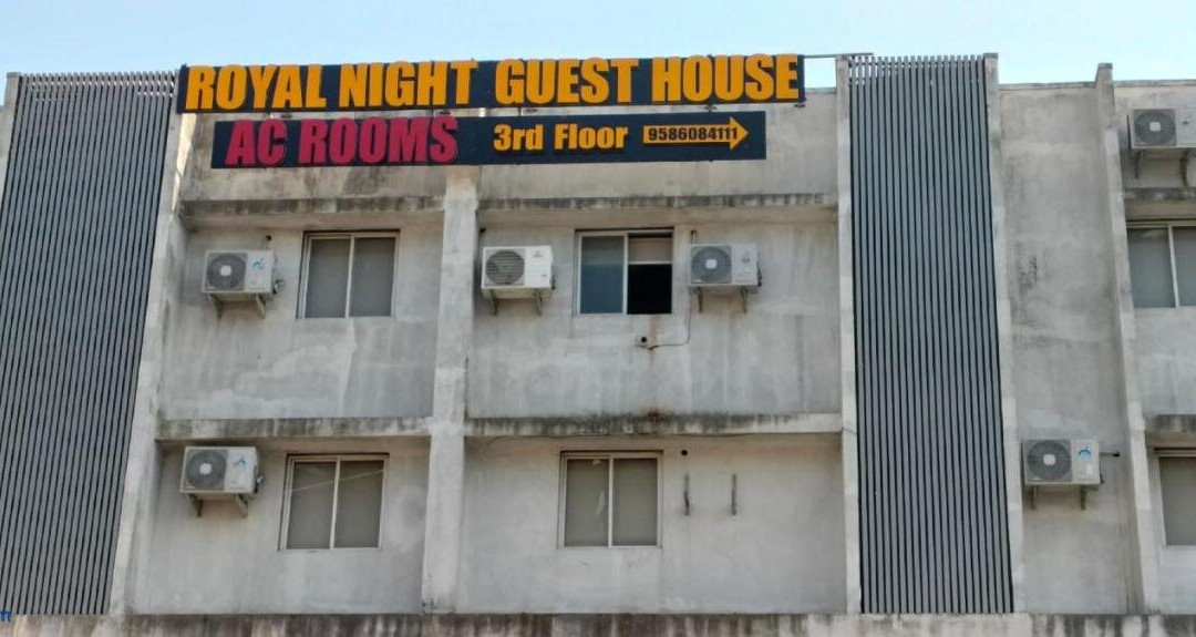 Royal Night Guesthouse - Daman