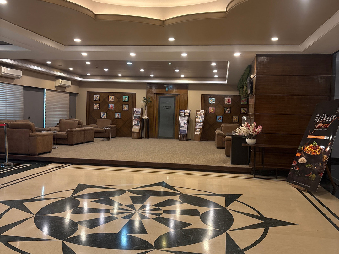 Renest Gandhidham主图