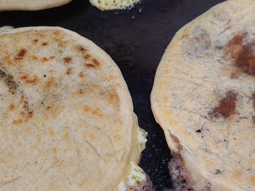 Cabal Pupusas Y Más