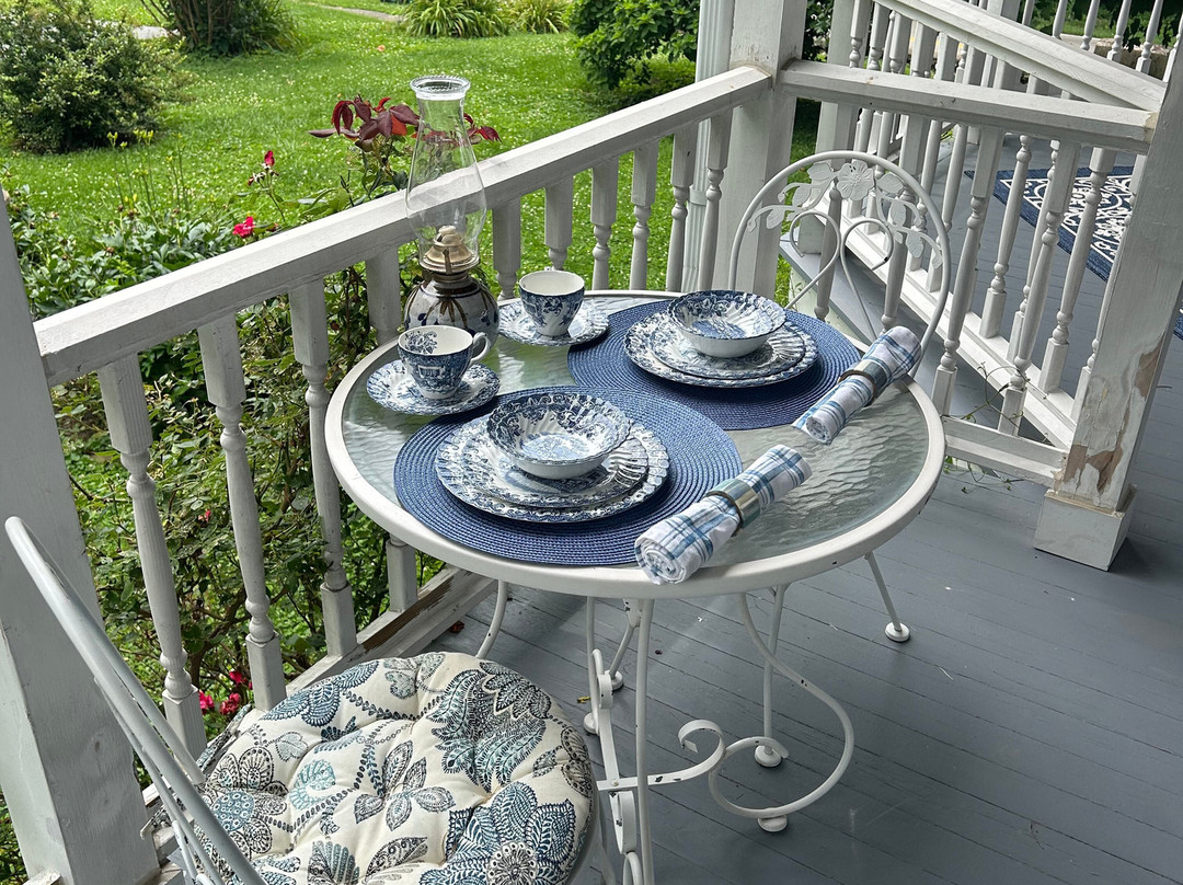 Humphrey House Bed and Breakfast LLC