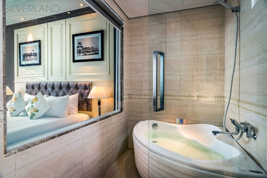 银地朱莉酒店主图