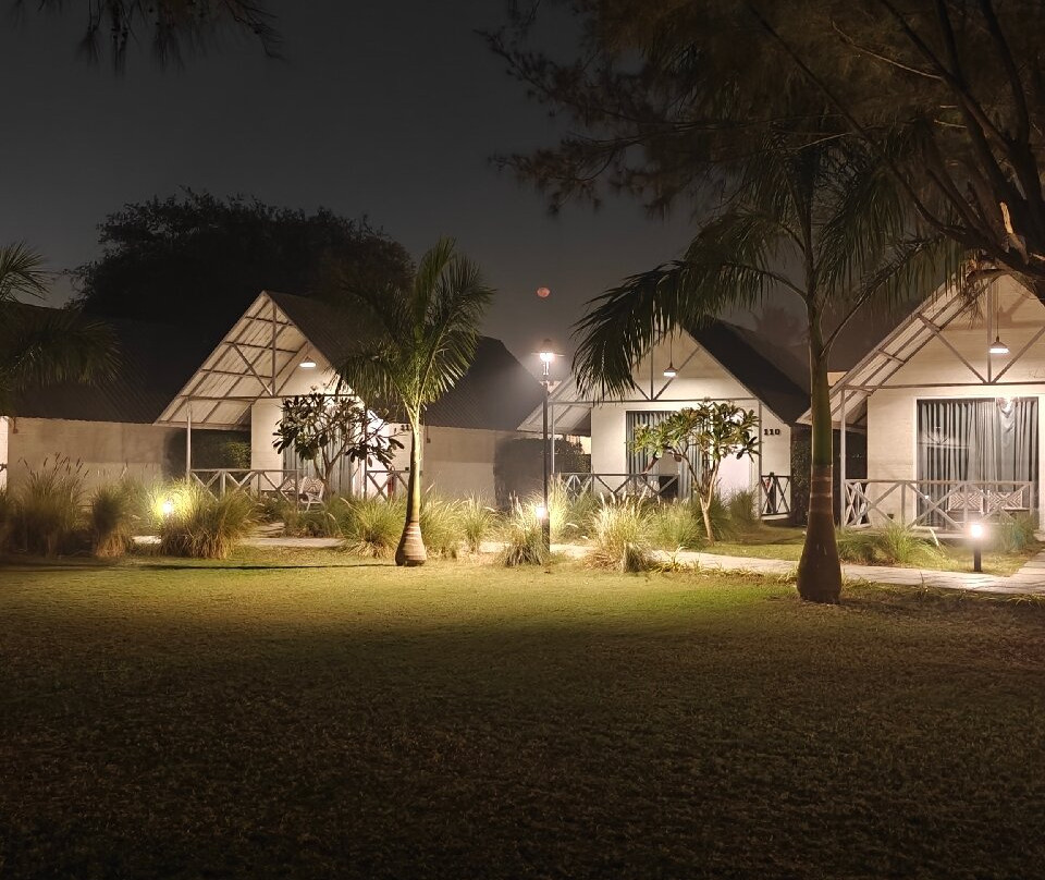 Praveg Beach Resort Daman, Lighthouse Beach主图