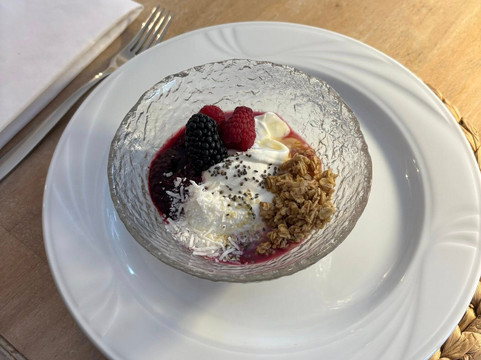 李农场旅店主图