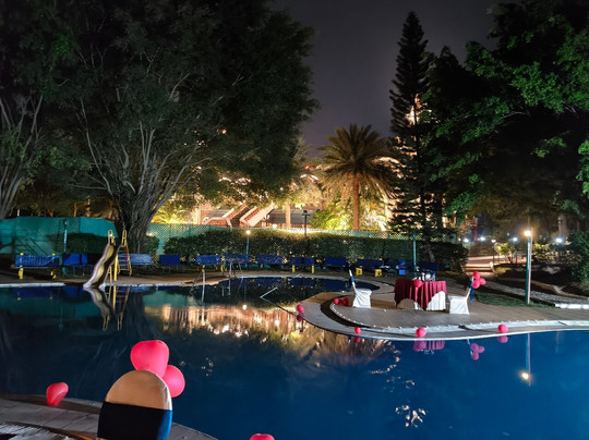 名流俱乐部酒店主图