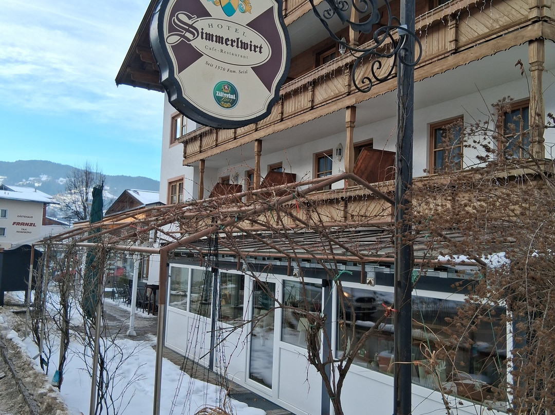 西梅尔维特酒店主图