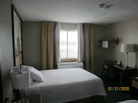 爱奥尼亚温德姆速8酒店主图