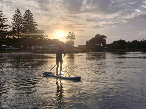 Stand Up Paddle Boarding Shellharbour-谢尔哈伯必去景点