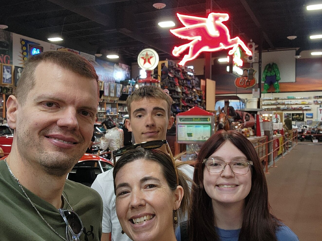 Russell's Truck and Travel Center-Glenrio必去景点