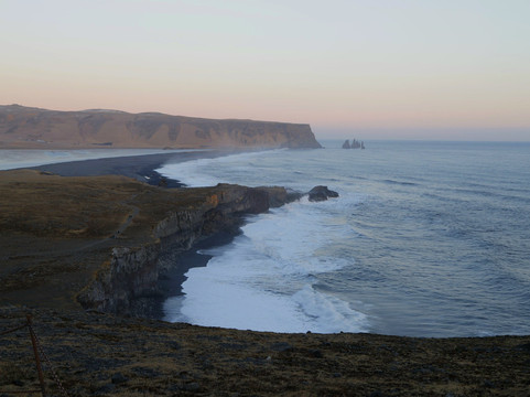 Londrangar Basalt Cliffs-Hellnar必去景点