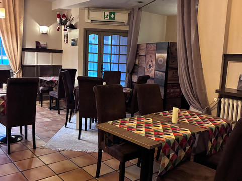 德喀斯酒店主图