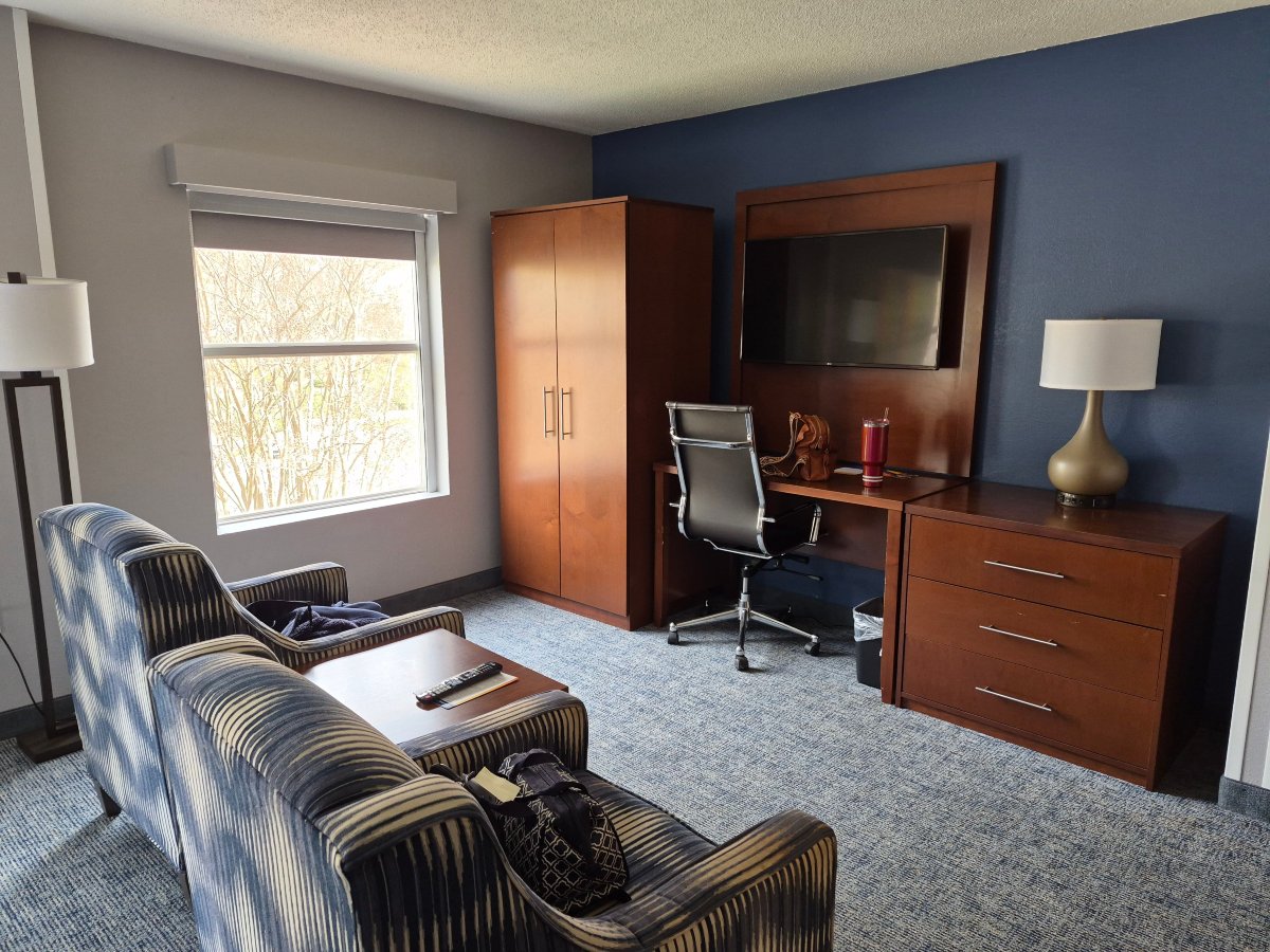 舒适套房酒店 - 近伯克戴尔村 - 亨特斯维尔-官方