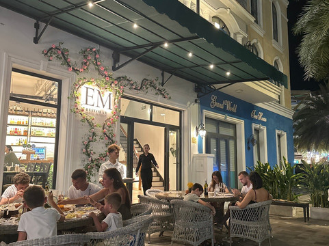 EM Restobar