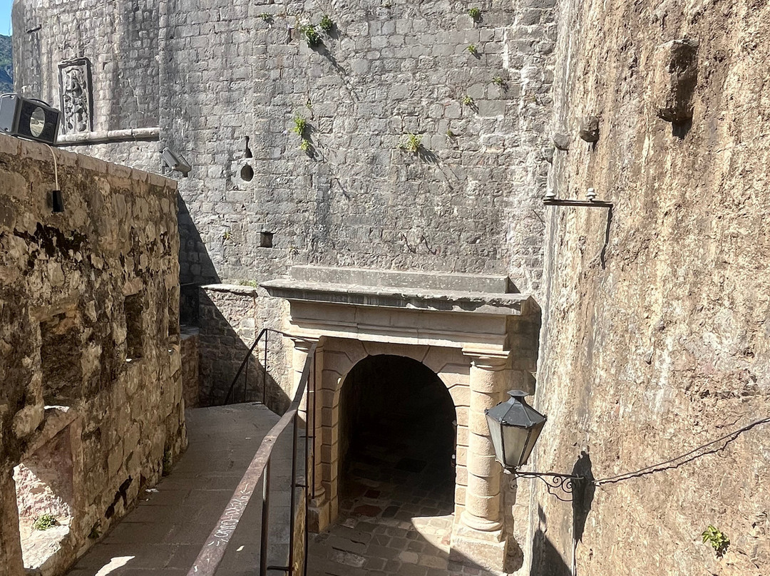 Gurdich Gate-科托尔必去景点