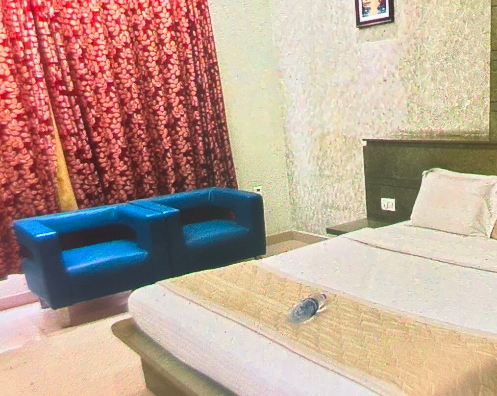 AMR常青酒店主图