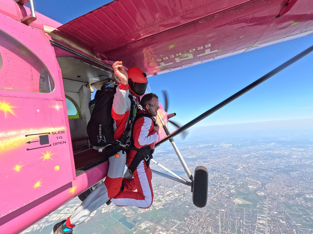 Tnt Brothers Skydiving Bucharest-Clinceni必去景点