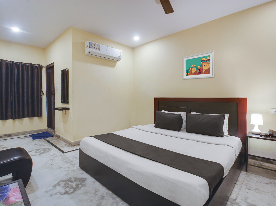 Hotel O Anuguna Tulasi Grand Near JNTU University Hyderabad主图
