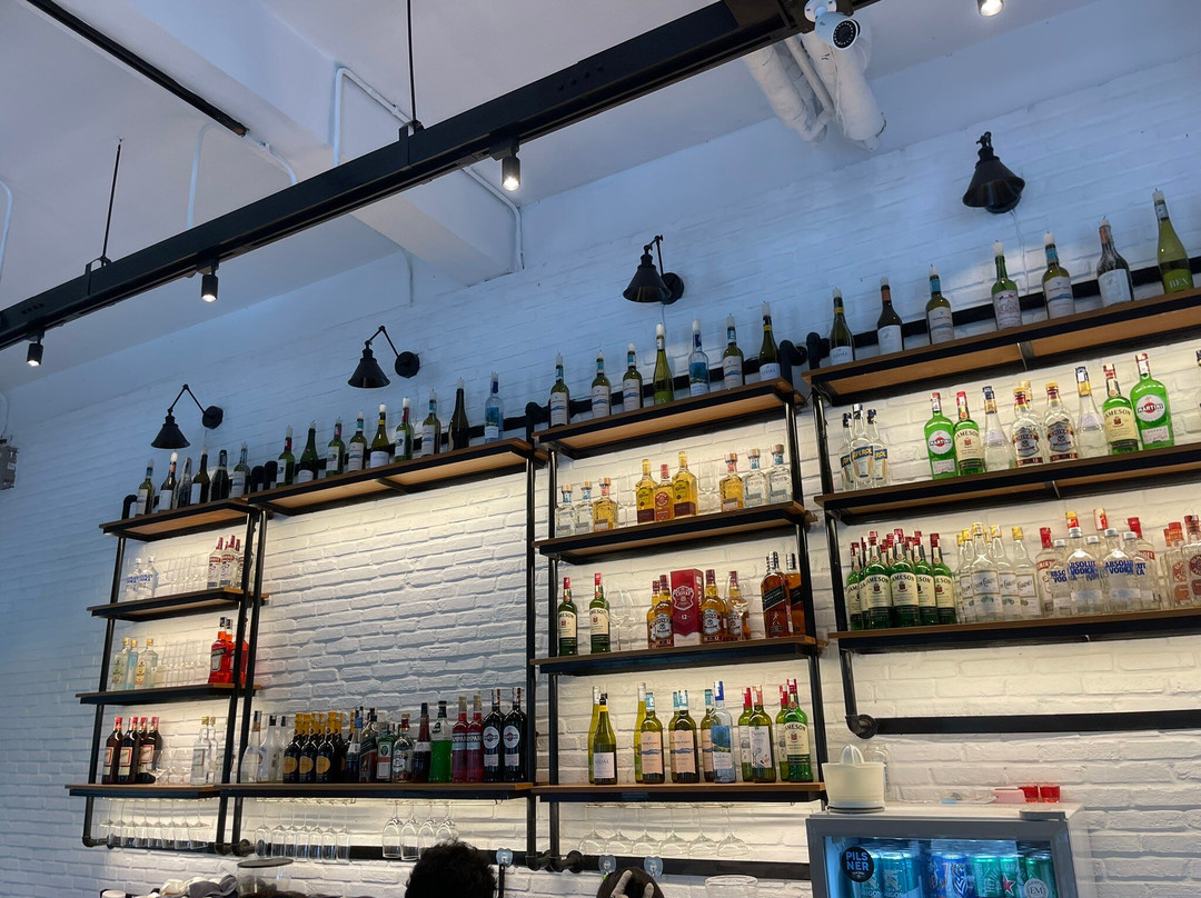 EM Restobar