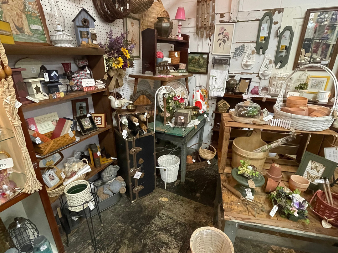 Flea Market Frenzy Vendor Mall-Newburgh必去景点