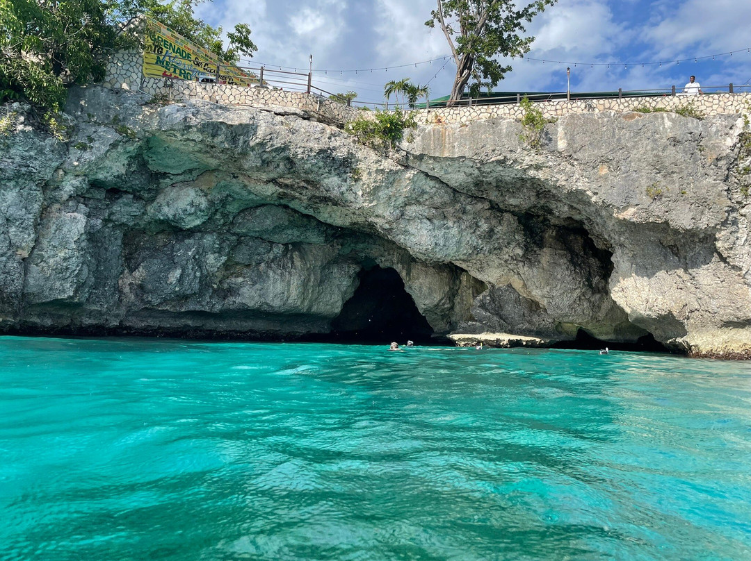 Joseph's Cave-West End必去景点