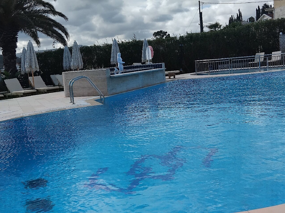 Three Brothers Pool Bar-Restaurant-Hotel主图