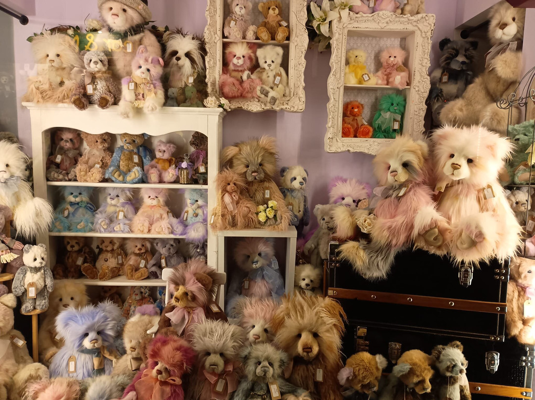 Charlie Bears Gallery & Shop-朗塞斯顿必去景点