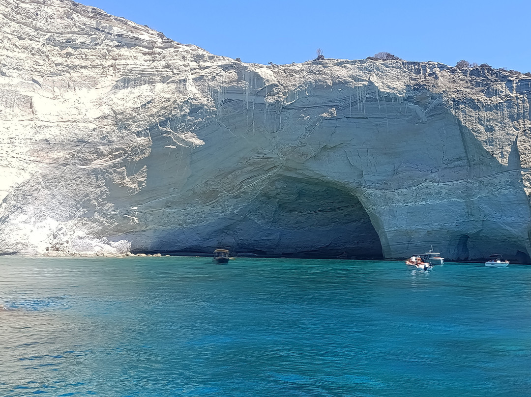 Delfinia boat tours - half day-米洛斯岛必去景点