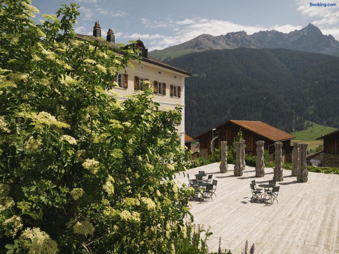 Villa Carisch - Café & Hotel