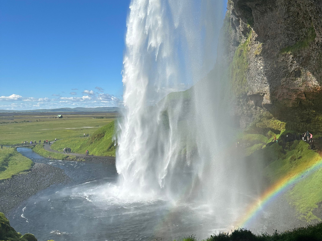 Seljalandsfoss waterfall-海拉必去景点