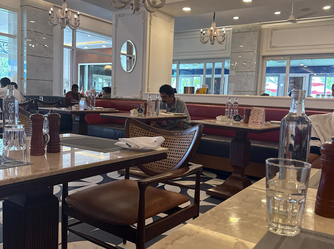 梅费尔传统酒店主图