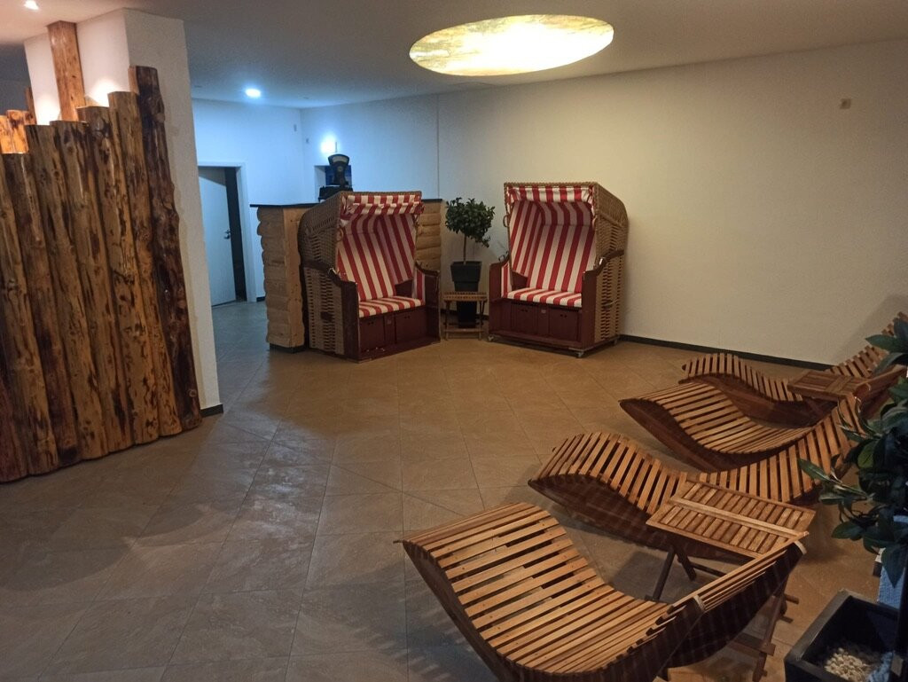 阿尔皮娜阿泊文森特山林小屋主图