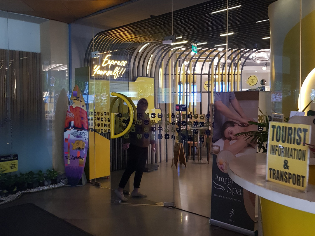 库塔海滩步道YELLO酒店-巴厘岛主图