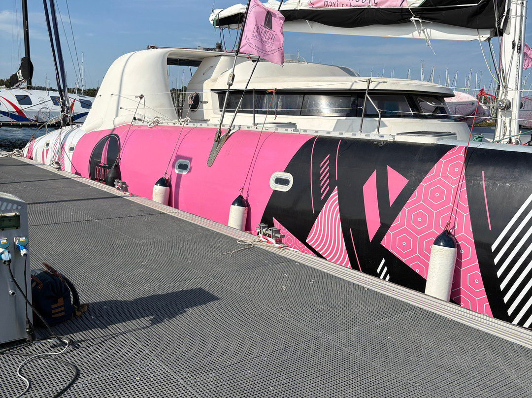 Caseneuve Maxi Catamaran-La Foret-Fouesnant必去景点