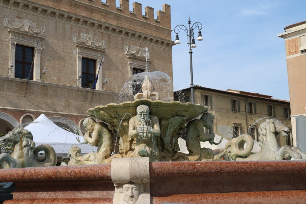 Fontana Di Piazza Del Popolo-Tre Ponti必去景点