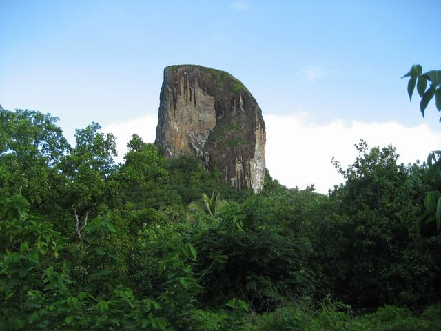 Sokehs Rock景点图片