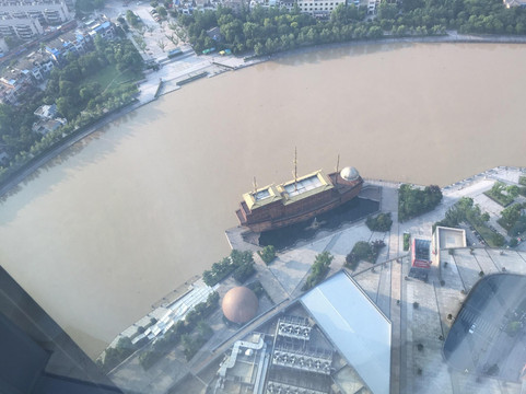 诚成大酒店主图